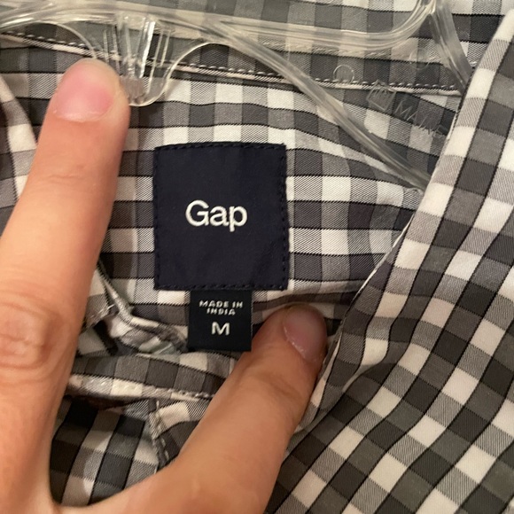 Mens size medium gap button down - Picture 2 of 2